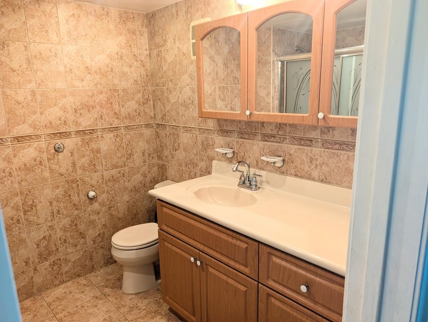 BACK ON THE MARKET! Spacious centrally located townhome in the - photo 20