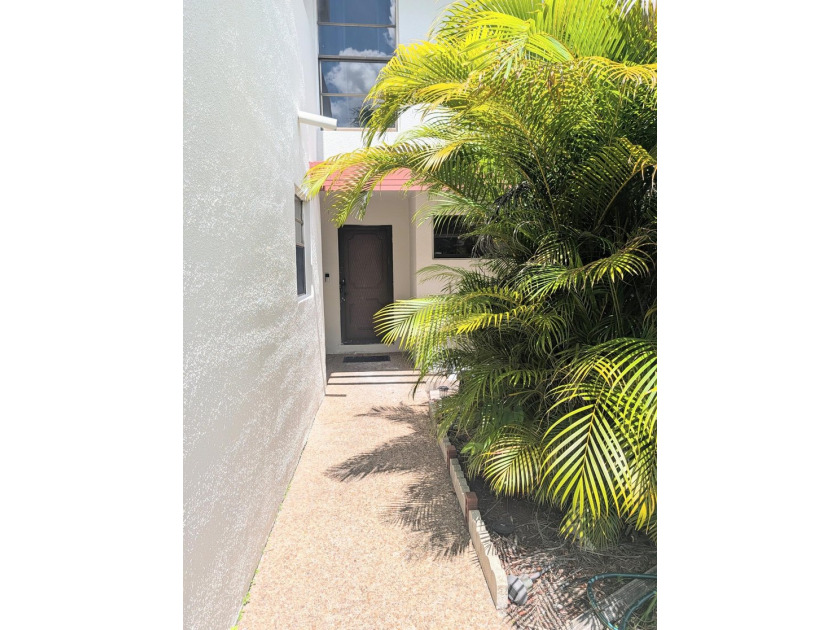 BACK ON THE MARKET! Spacious centrally located townhome in the - photo 22