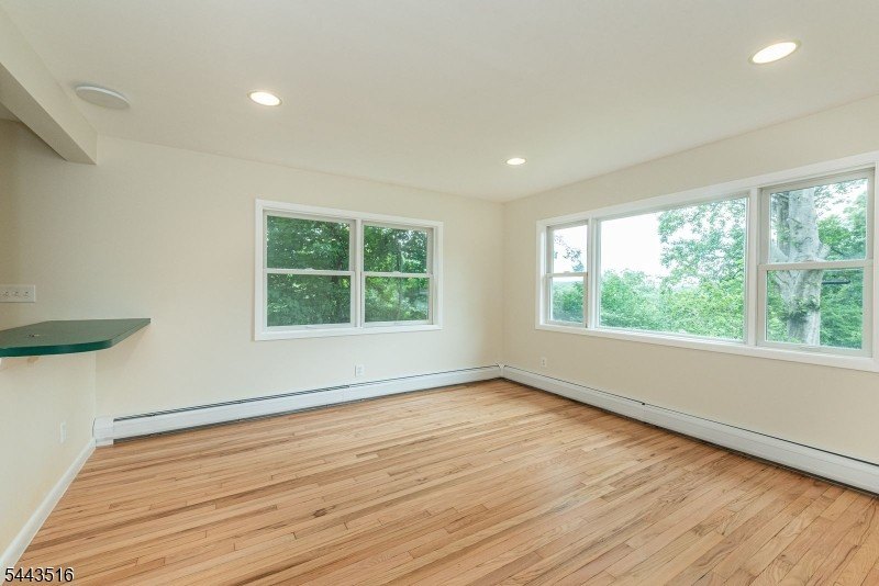 Move in ready opportunity! Refreshed and newly painted 4-bedroom - photo 4