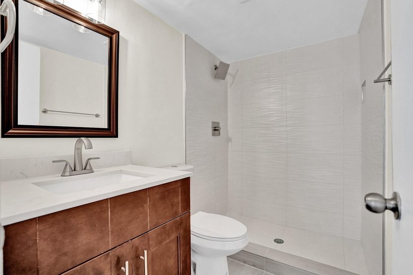 CALLING ALL INVESTORS !!! BRAND NEW renovated two bedrooms /two - photo 9