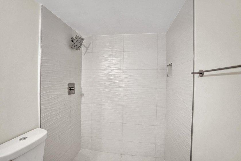 CALLING ALL INVESTORS !!! BRAND NEW renovated two bedrooms /two - photo 10