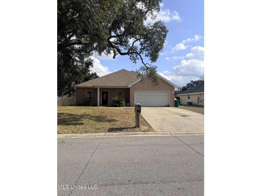 Welcome to 2308 Rue Beaux Chenes! This adorable home offers - photo 2