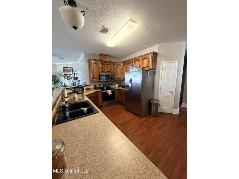 Welcome to 2308 Rue Beaux Chenes! This adorable home offers - photo 7