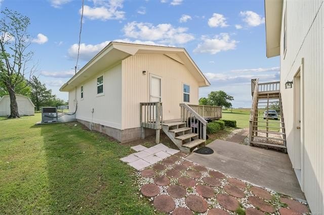 Charming 2-bedroom, 2-bath home set on nearly 2.5 peaceful acres - photo 16