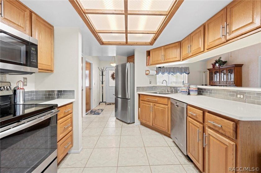 Discover your slice of Florida living at 13378 Drayton Dr - photo 16