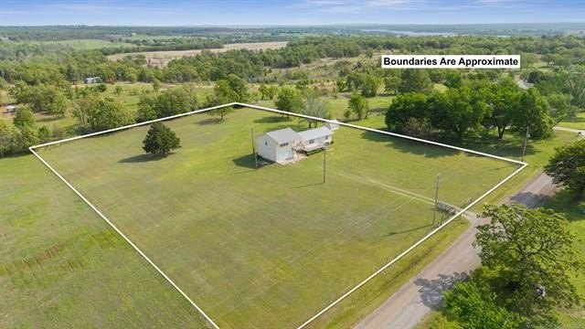 Charming 2-bedroom, 2-bath home set on nearly 2.5 peaceful acres - photo 29