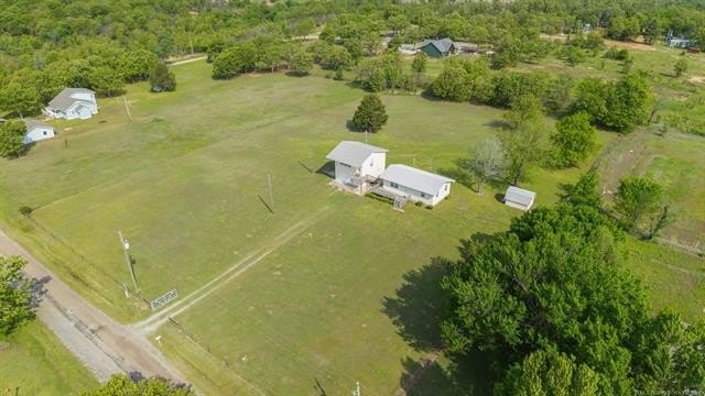 Charming 2-bedroom, 2-bath home set on nearly 2.5 peaceful acres - photo 31