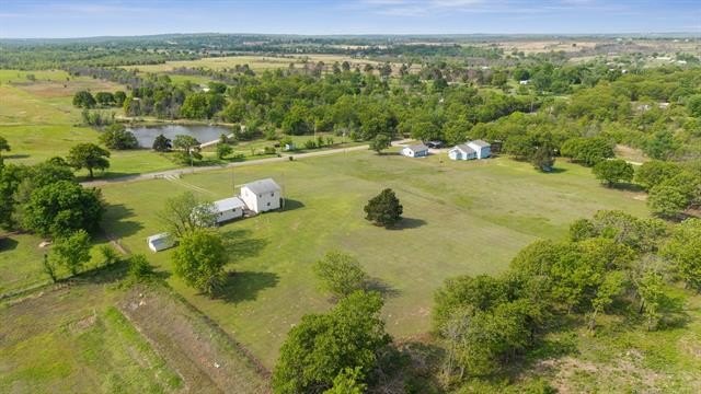 Charming 2-bedroom, 2-bath home set on nearly 2.5 peaceful acres - photo 32