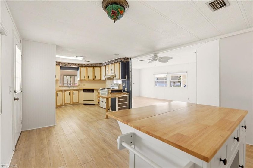 Welcome to your slice of Florida paradise in sought-after - photo 20