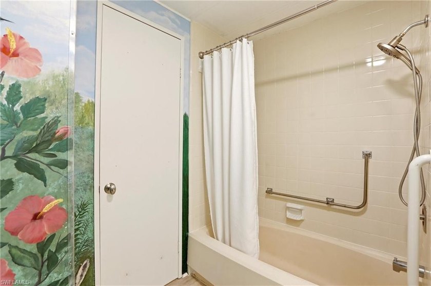 Welcome to your slice of Florida paradise in sought-after - photo 32