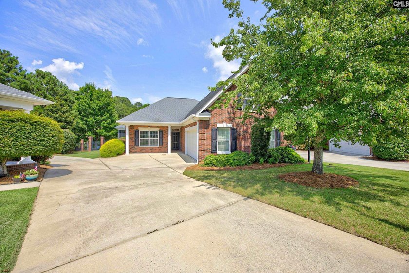 Just in time for summer celebrations! Prime location in the - photo 2