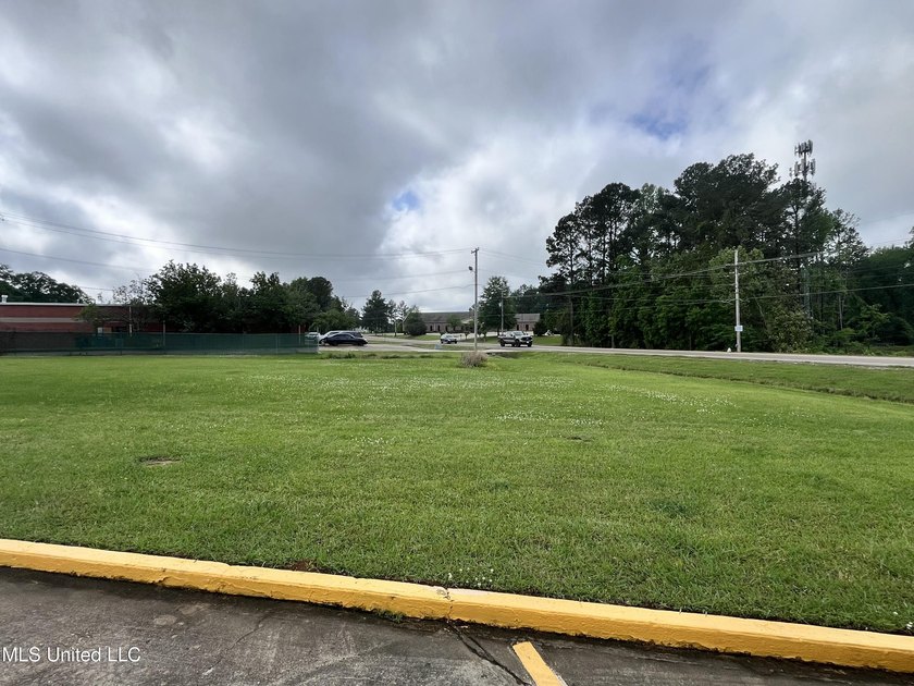 Prime Commercial Opportunity! This ideally located property is - photo 7