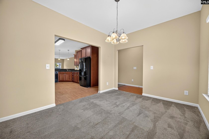 Just in time for summer celebrations! Prime location in the - photo 8