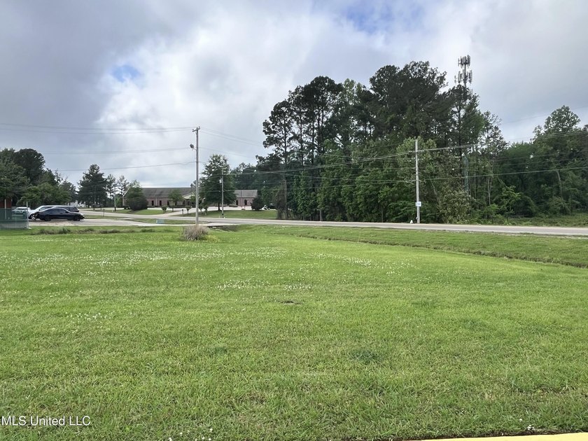 Prime Commercial Opportunity! This ideally located property is - photo 8