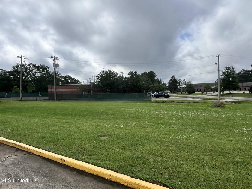 Prime Commercial Opportunity! This ideally located property is - photo 9