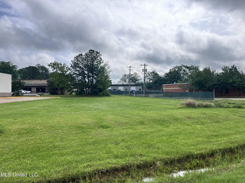 Prime Commercial Opportunity! This ideally located property is - photo 10