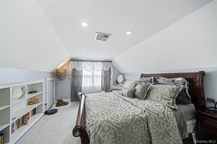 Welcome to 13 Noon Place - a beautifully maintained split-level - photo 21
