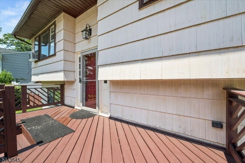 Welcome home to this beautifully maintained 3-bedroom bi-level - photo 5