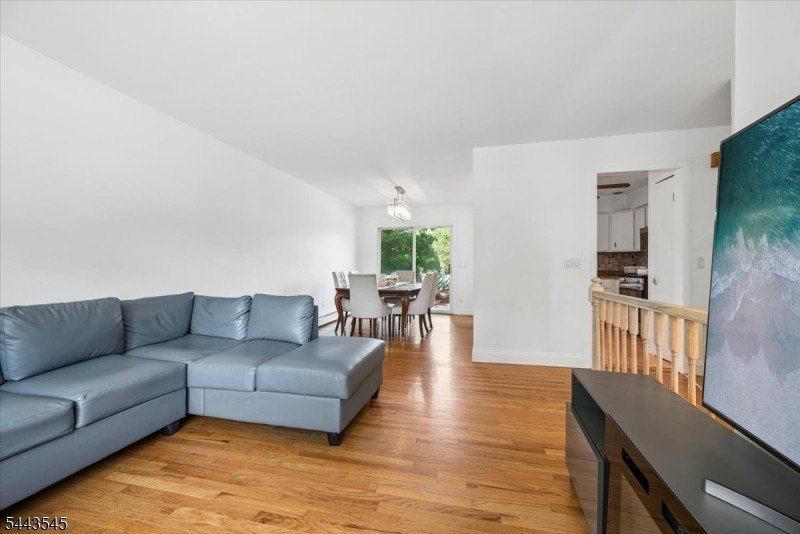 Welcome home to this beautifully maintained 3-bedroom bi-level - photo 10