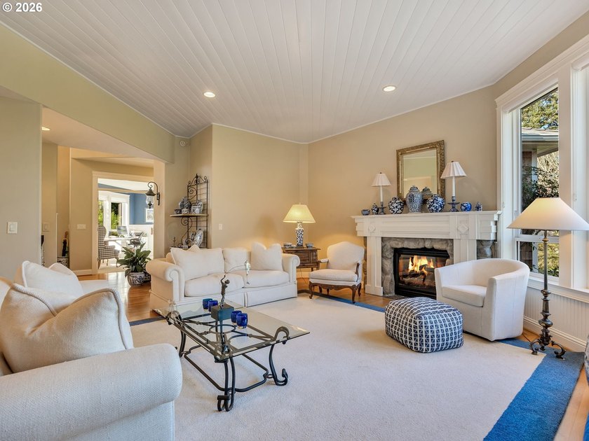 Well built and meticulously maintained, this exquisite Shamrock - photo 11