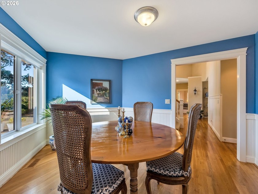 Well built and meticulously maintained, this exquisite Shamrock - photo 19