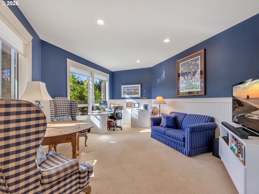 Well built and meticulously maintained, this exquisite Shamrock - photo 21