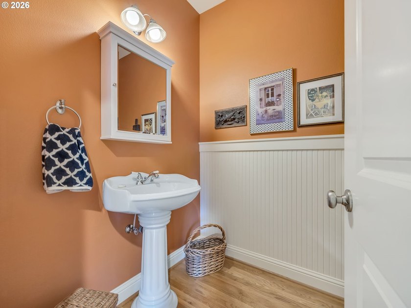 Well built and meticulously maintained, this exquisite Shamrock - photo 22