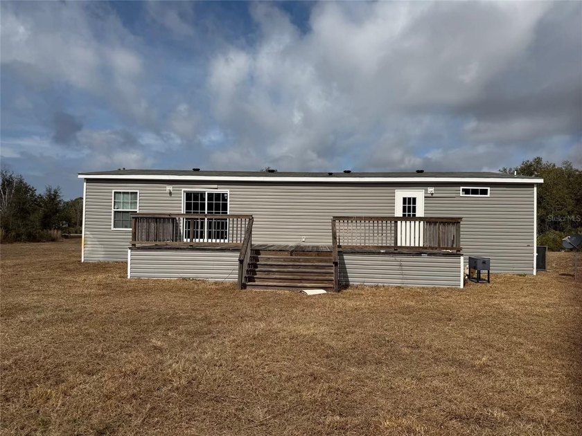 Welcome to peaceful country living with modern comfort! This - photo 3