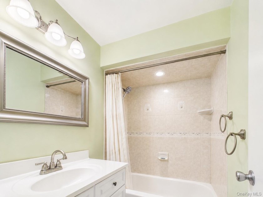 Welcome to 140 Regis Drive, a versatile Staten Island property - photo 23