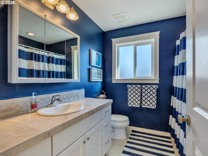 Well built and meticulously maintained, this exquisite Shamrock - photo 31