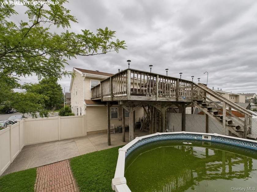 Welcome to 140 Regis Drive, a versatile Staten Island property - photo 35