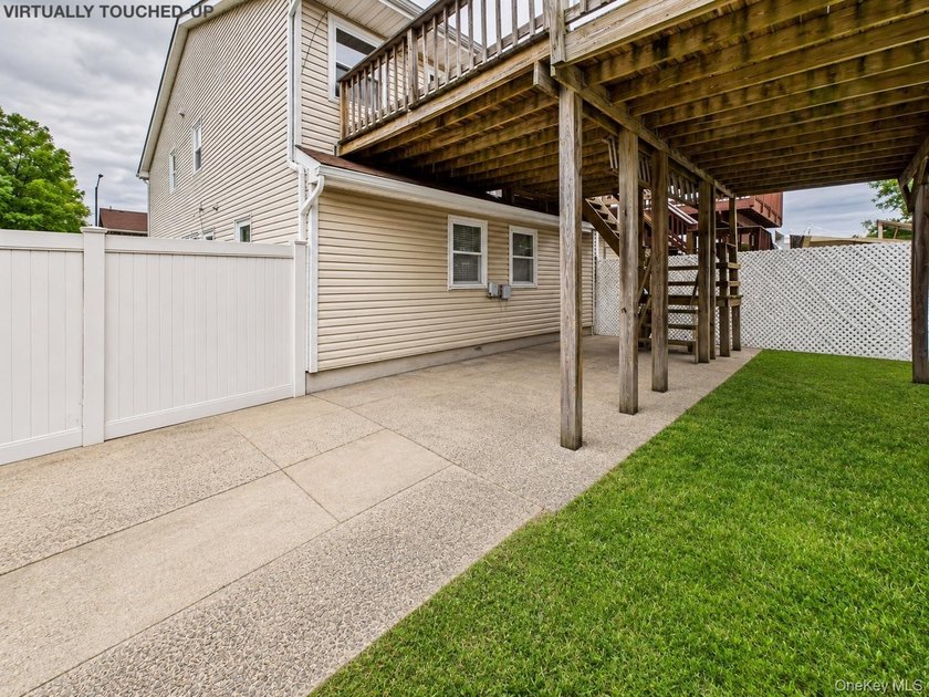 Welcome to 140 Regis Drive, a versatile Staten Island property - photo 36
