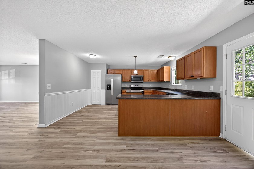 Welcome home to this beautifully updated 4-bedroom, 2.5-bath - photo 7