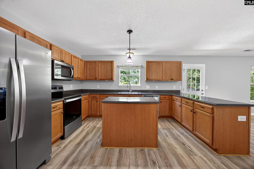 Welcome home to this beautifully updated 4-bedroom, 2.5-bath - photo 9