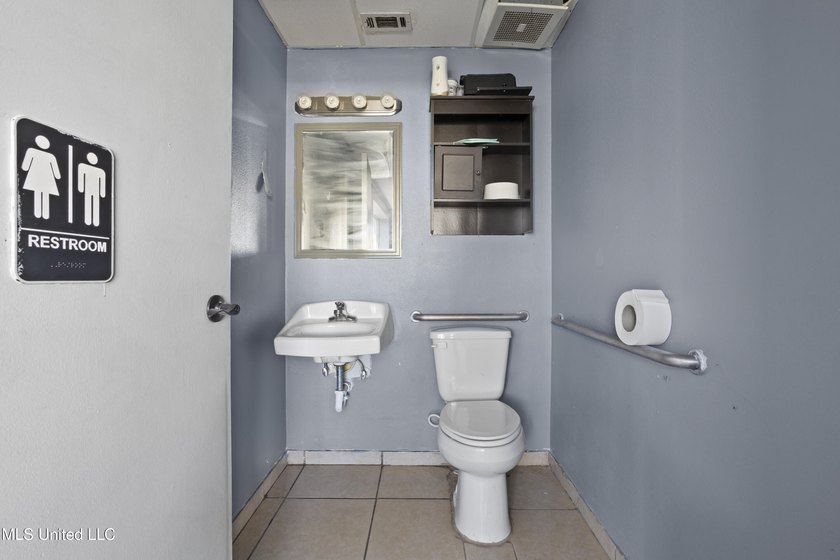 This versatile commercial investment property features multiple - photo 14