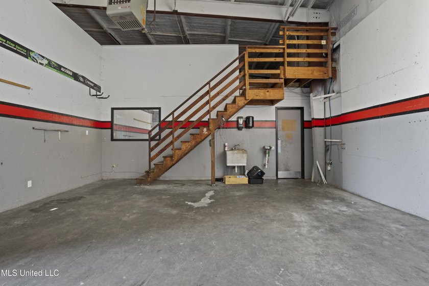 This versatile commercial investment property features multiple - photo 19