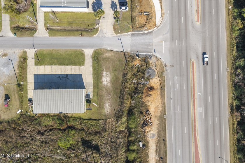 This versatile commercial investment property features multiple - photo 20
