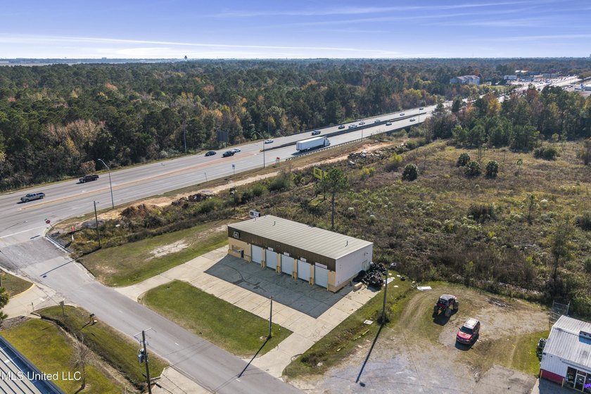 This versatile commercial investment property features multiple - photo 22