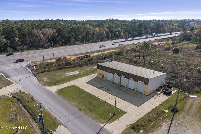 This versatile commercial investment property features multiple - photo 23