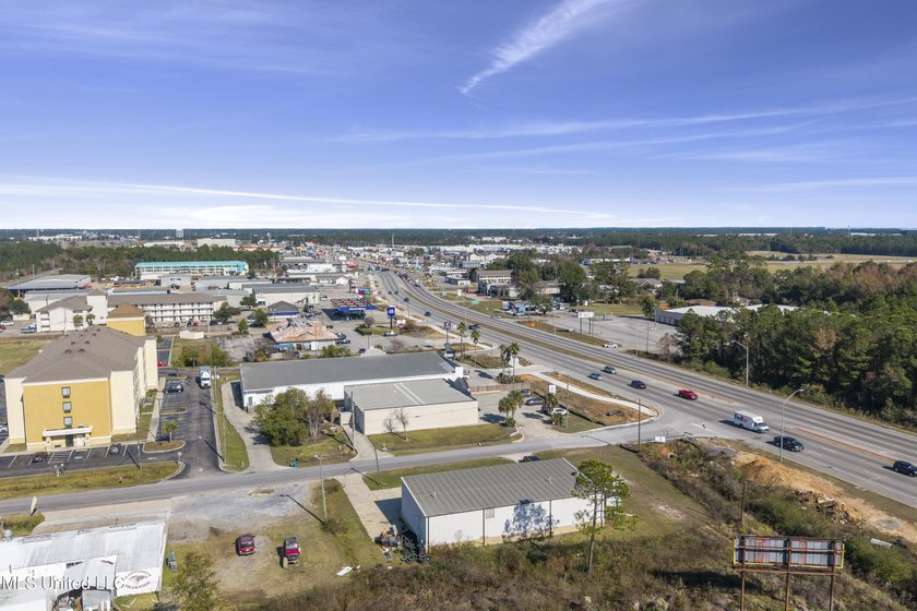This versatile commercial investment property features multiple - photo 28