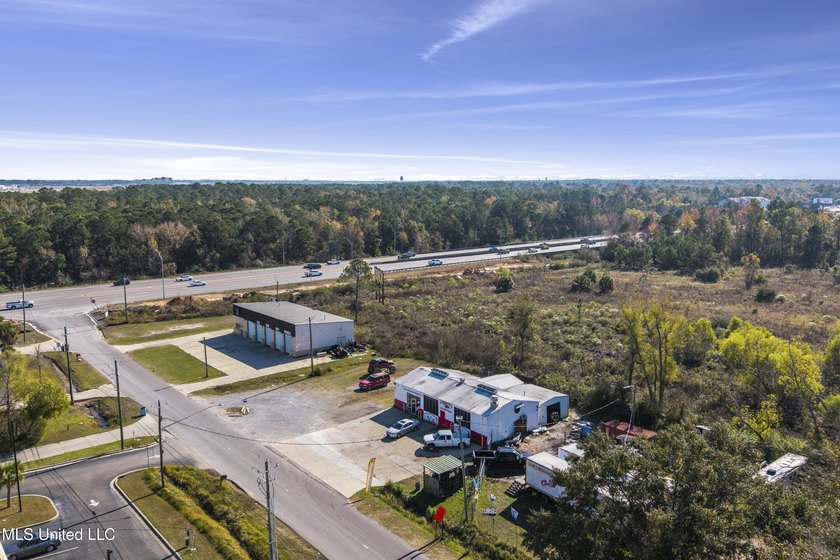This versatile commercial investment property features multiple - photo 30