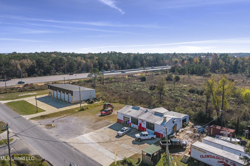This versatile commercial investment property features multiple - photo 31