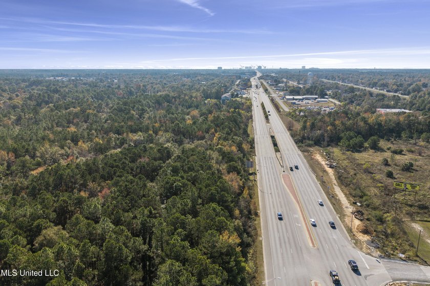 This versatile commercial investment property features multiple - photo 34