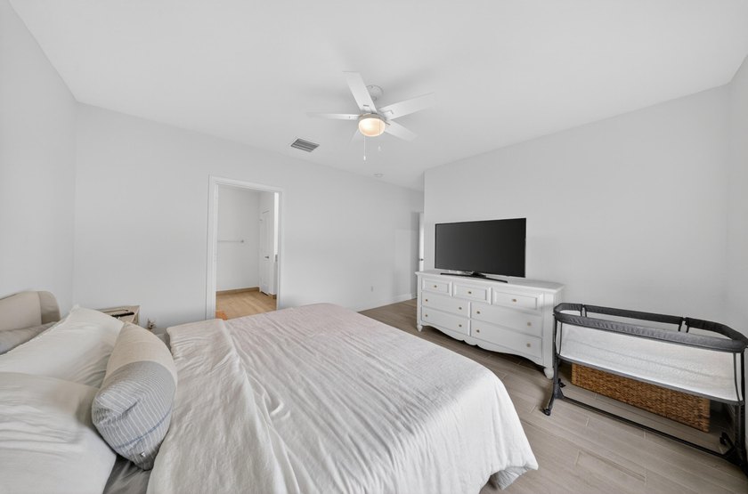 Welcome to this beautifully maintained home featuring 4 bedrooms - photo 23
