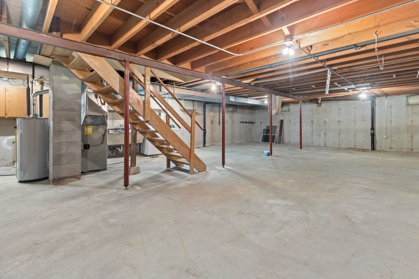 Tucked into an established northside neighborhood, this charming - photo 25