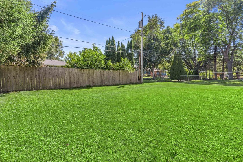 Tucked into an established northside neighborhood, this charming - photo 31