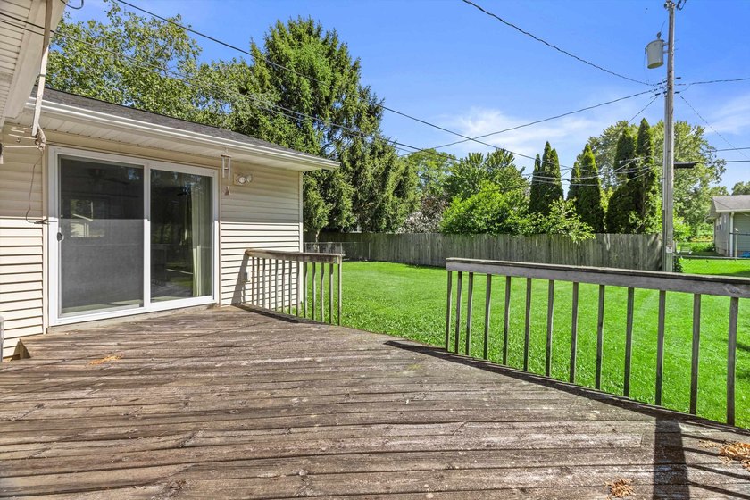 Tucked into an established northside neighborhood, this charming - photo 32