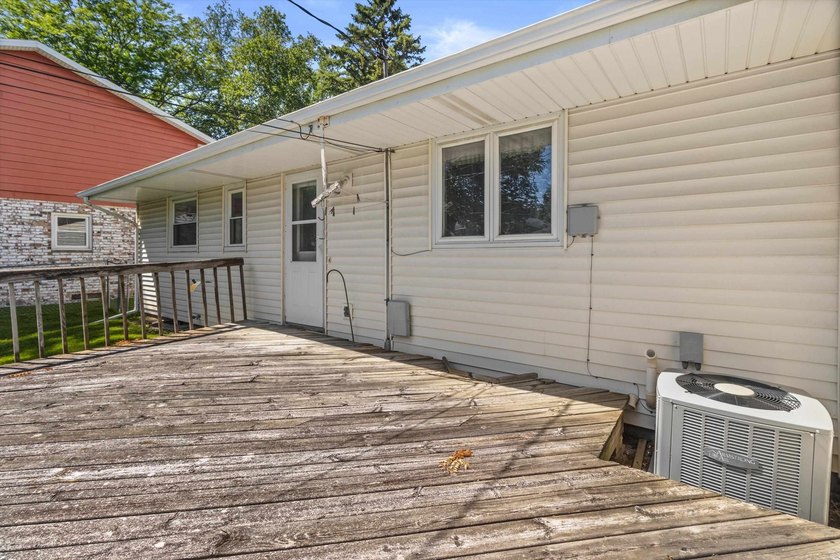 Tucked into an established northside neighborhood, this charming - photo 33