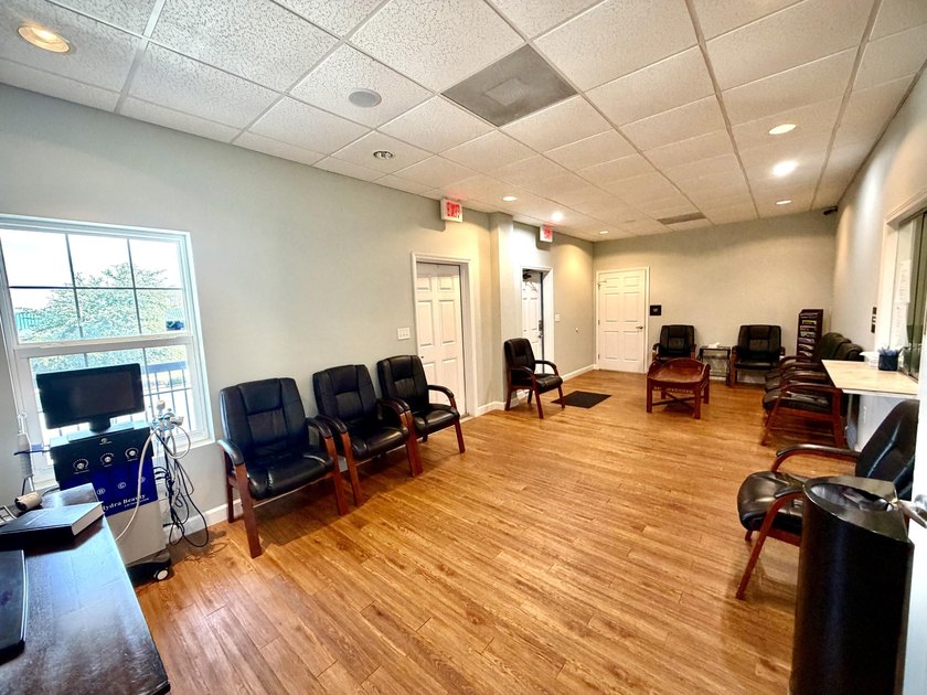 EASY SHOW! Now vacant. Destin BUSINESS PROFESSIONALS! Here is a - photo 14