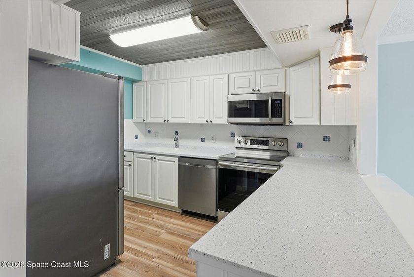 Experience waterfront living with wide views of Kitching Cove, a - photo 14
